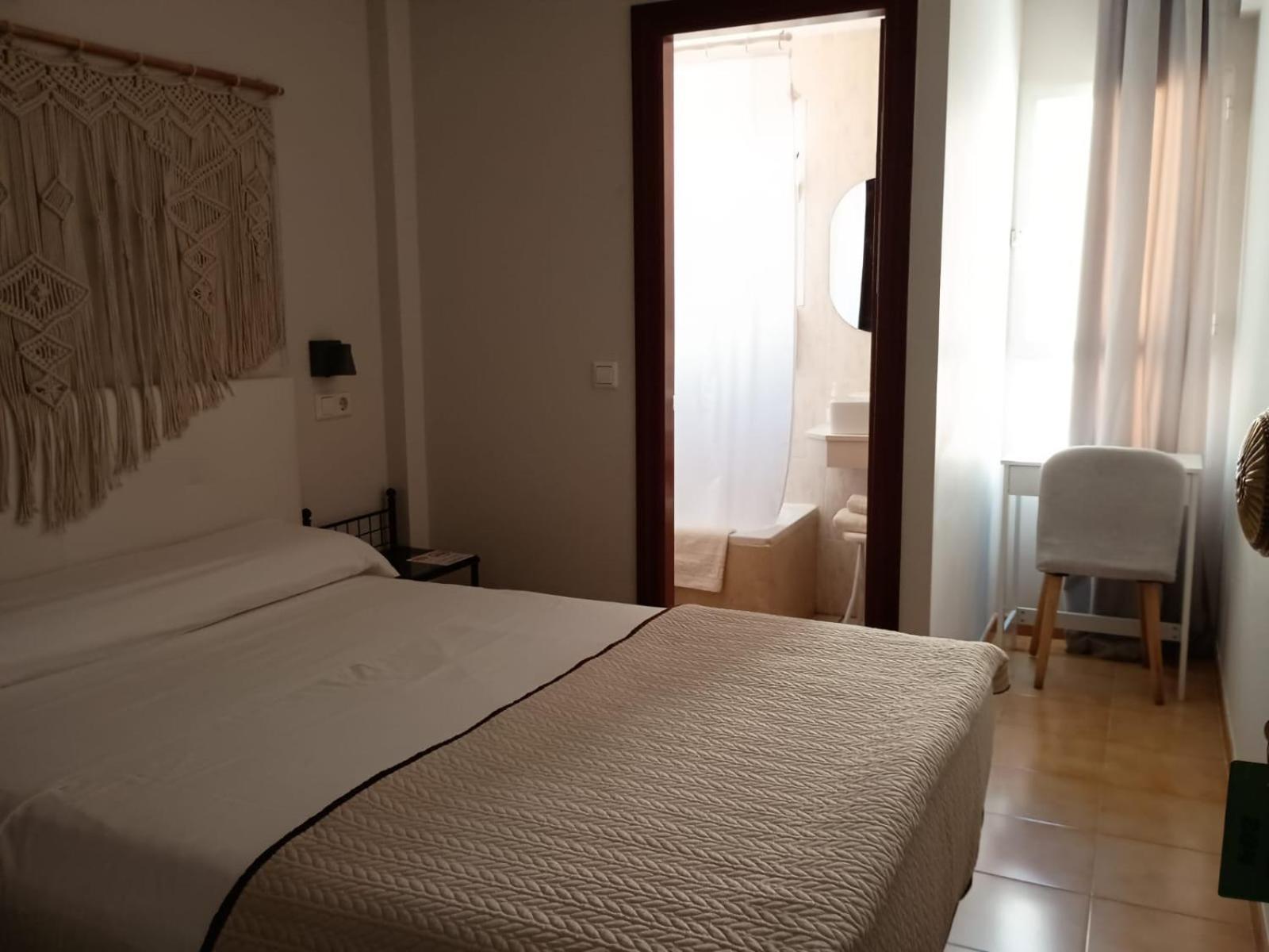 Hostal Cuevas Fuengirola Exterior foto